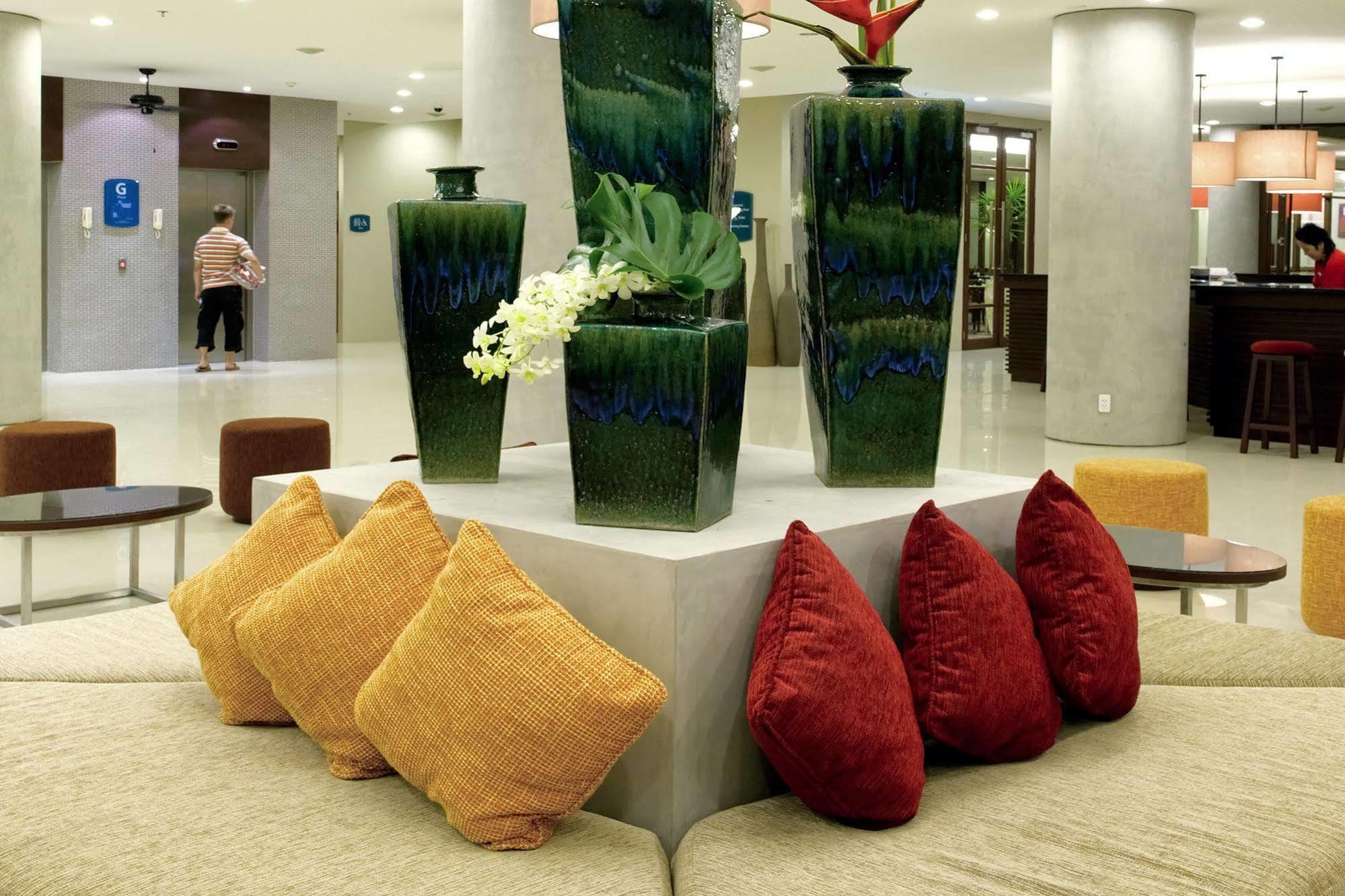 מלון Ibis Phuket 3*